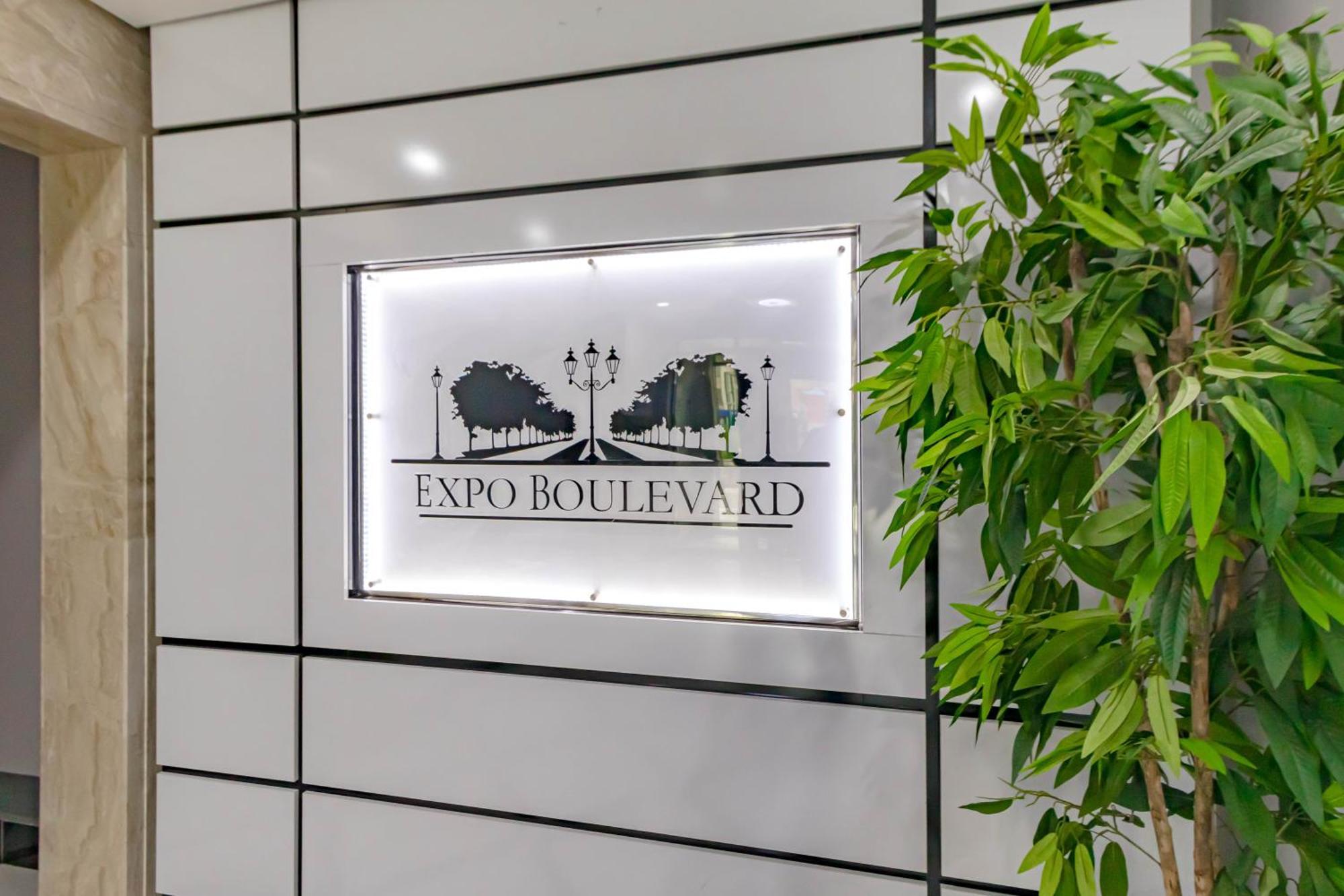 Просторная Квартира В Expo Boulevard Akmola Esterno foto